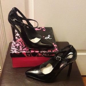 👠NIB👠 Black patten heels